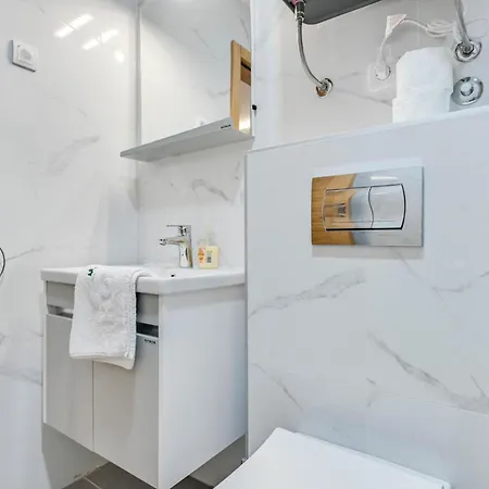 Viktor - Prestige Forest Apartment